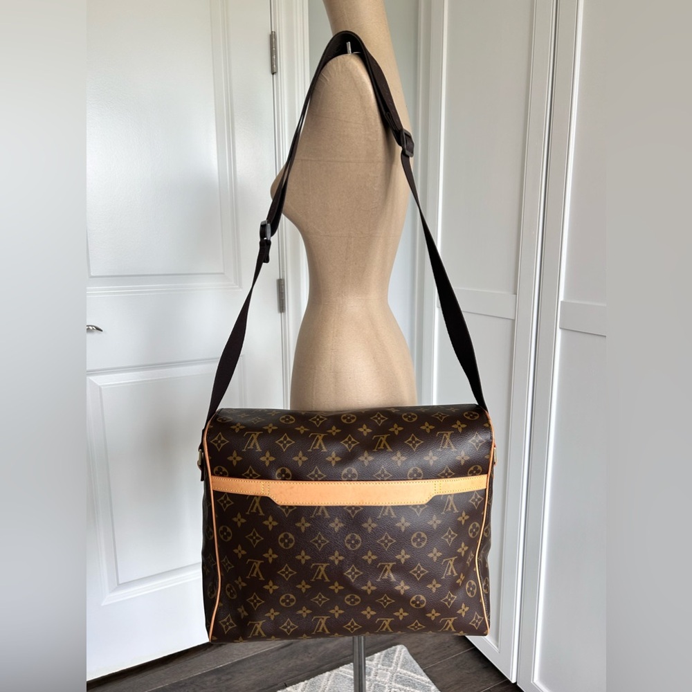 Authentic Louis Vuitton Abbesses Monogram Messenger Bag - Picture 2 of 11
